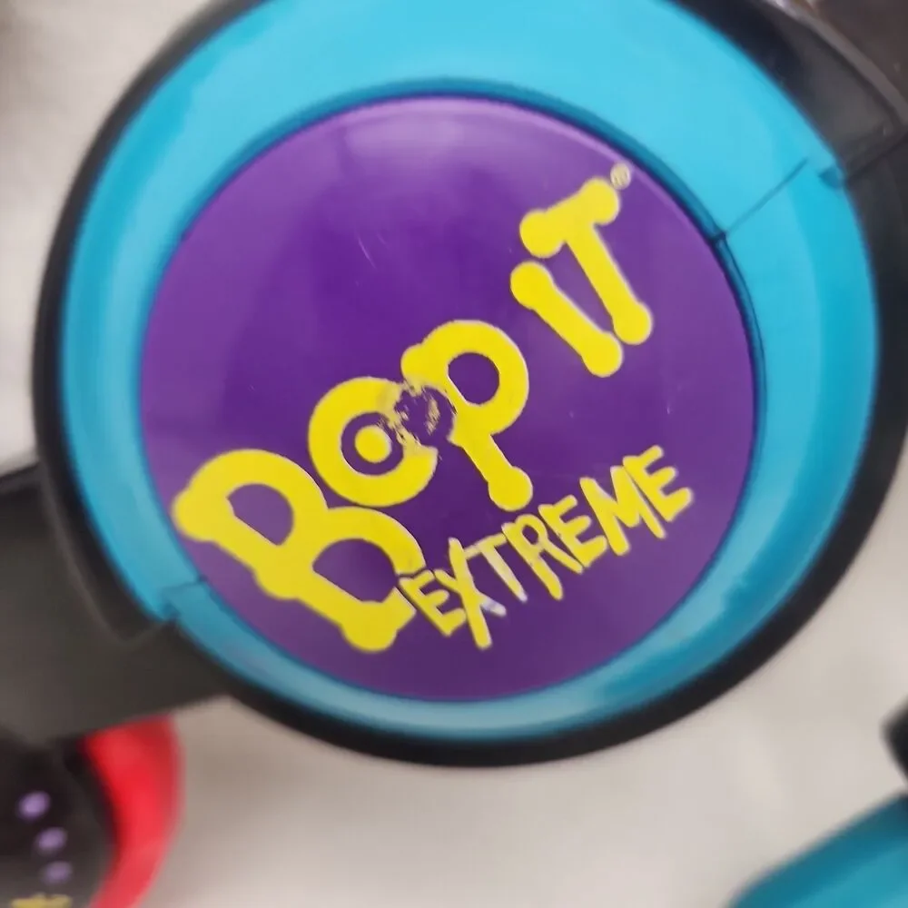 Game Bop It Extreme fast-paced Handheld Hasbro 1998 Flick It Bop Twist Pull VTG